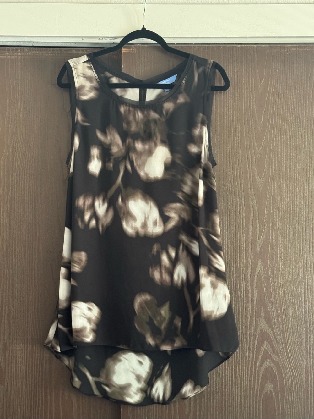 Simply Vera Vera Wang Brown and White Floral Sleeveless Chiffon Top